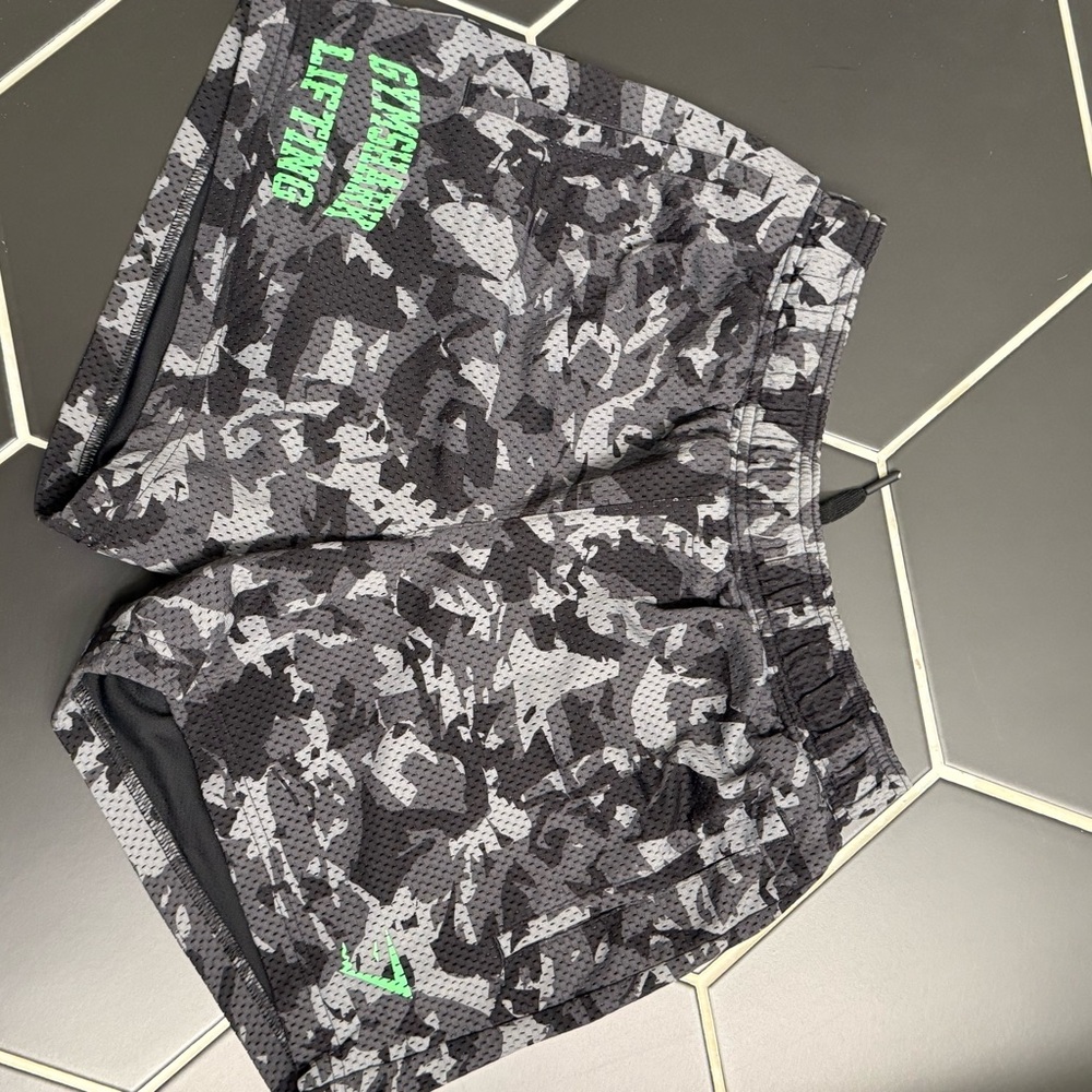 Gymshark Men's Camo 5” Shorts - Black and Gray